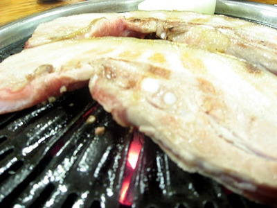 꿀꿀이통돼지왕소금구이 이미지